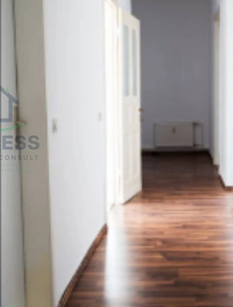 Hallway cleared of boxes in a supplied move-out project